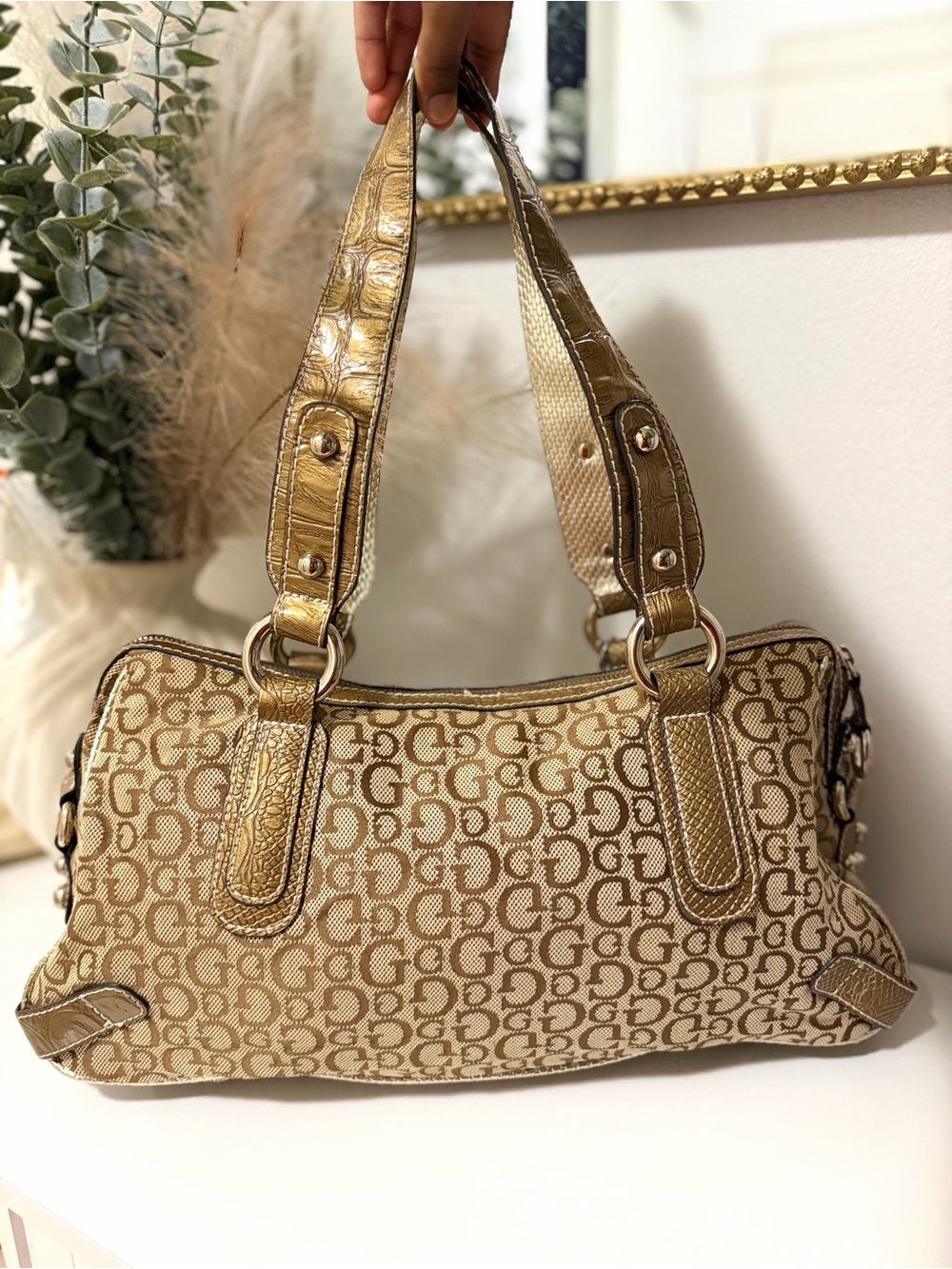 Vintage Guess Monogram Shoulder Bag 🤎 - Picture 2 of 7